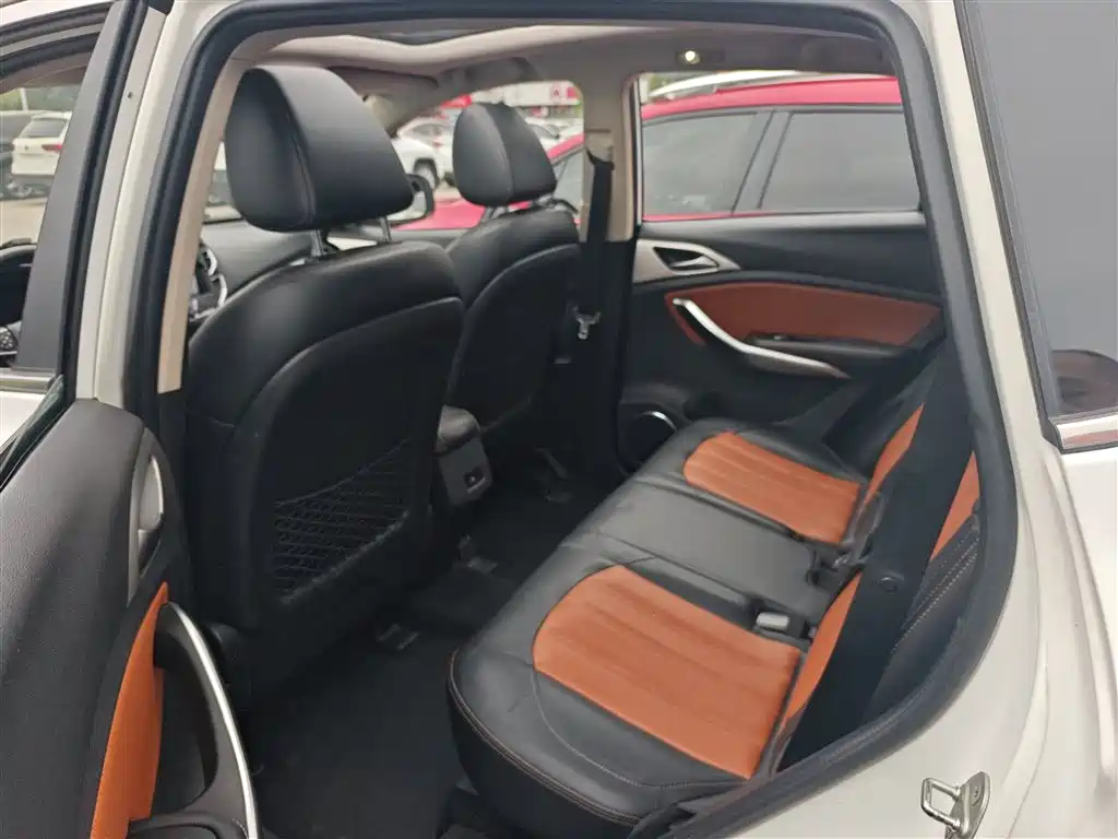 BYD Song 2016 Unrivaled Edition 1.5TI Manual Elegance Edition фото 17