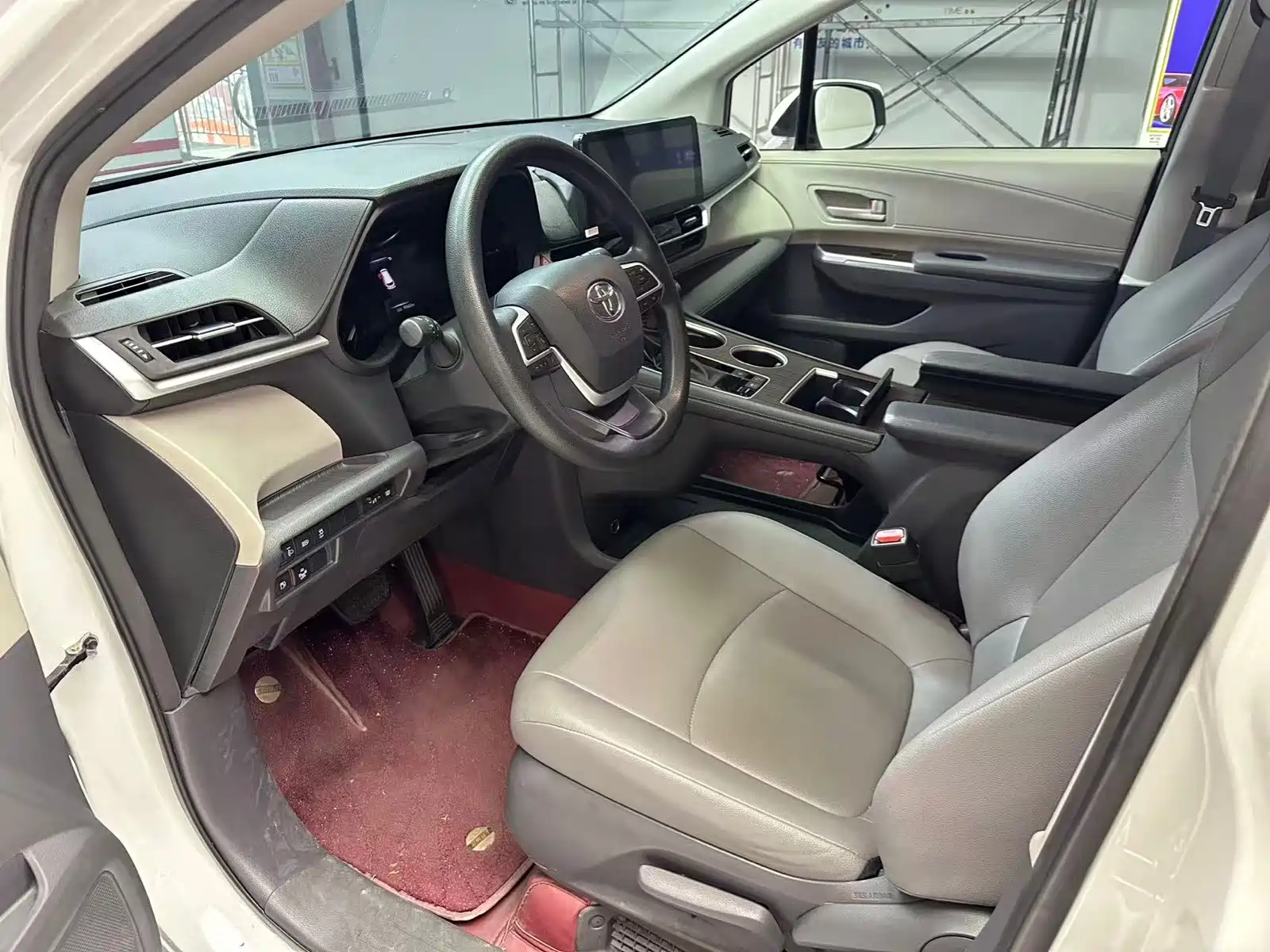Фото 4 - Toyota Granvia