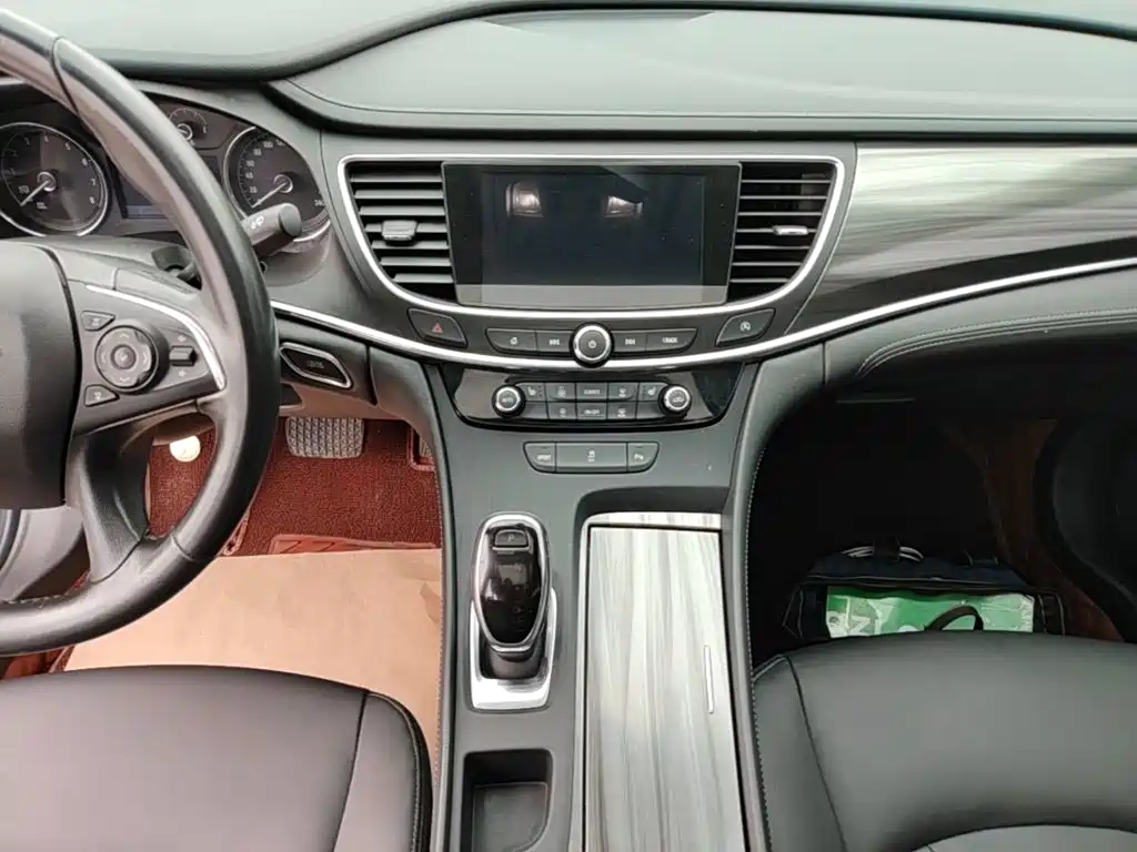 Фото 9 - Buick LaCrosse