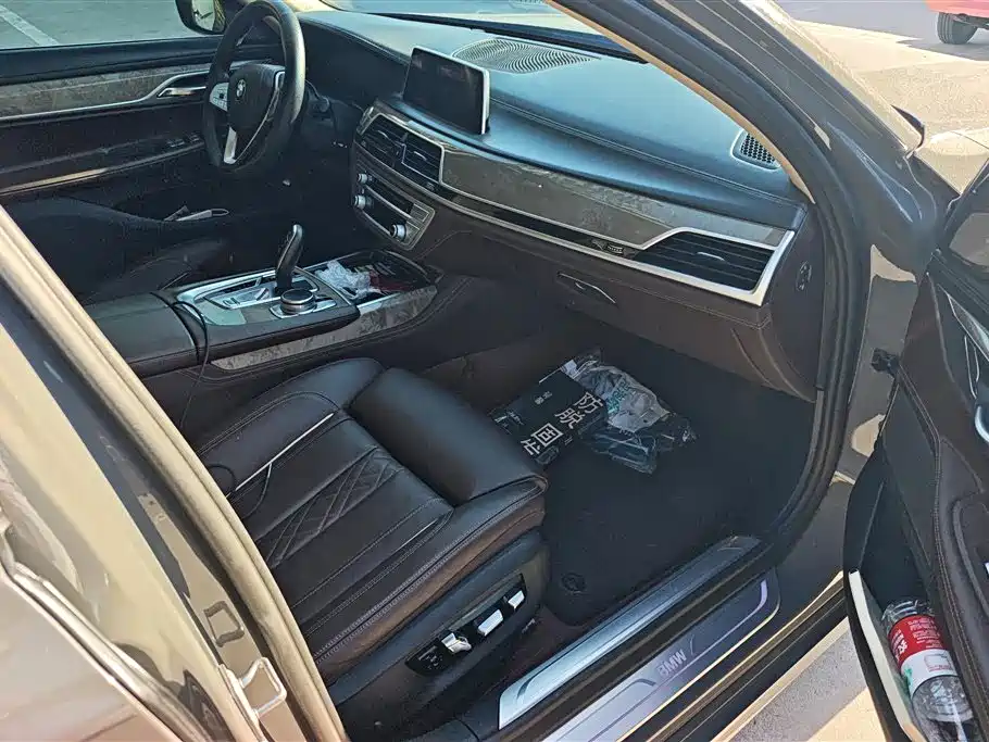 BMW 7 Series 2019 740Li Leading Luxury Package фото 8