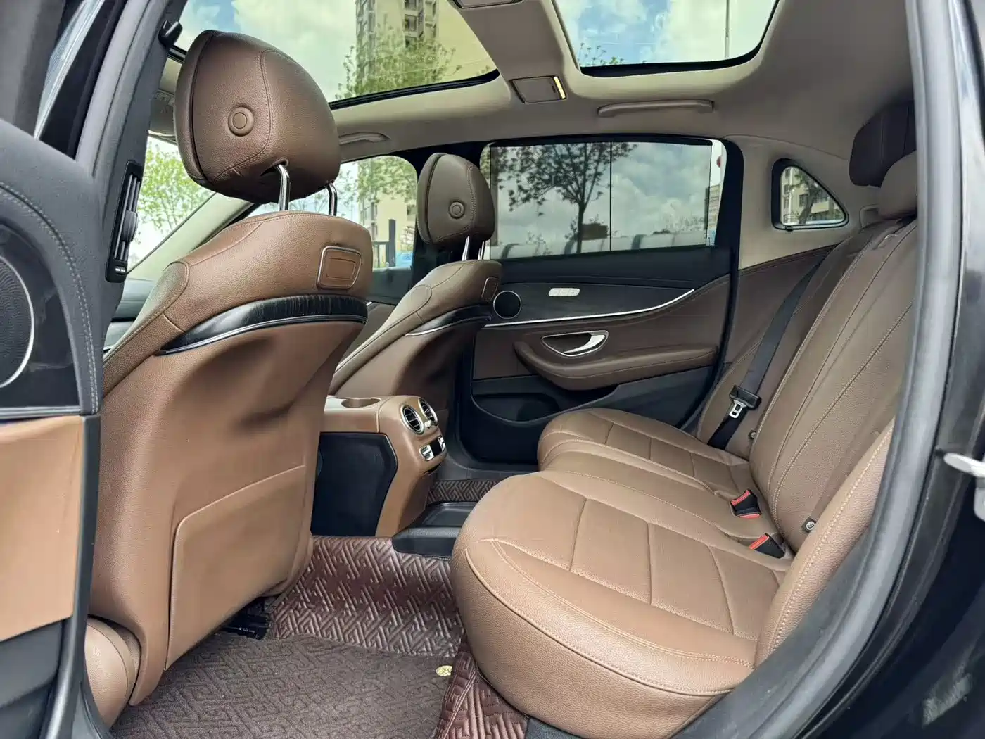 Mercedes-Benz E-Class 2018 E 300 L Sport Fashion фото 15