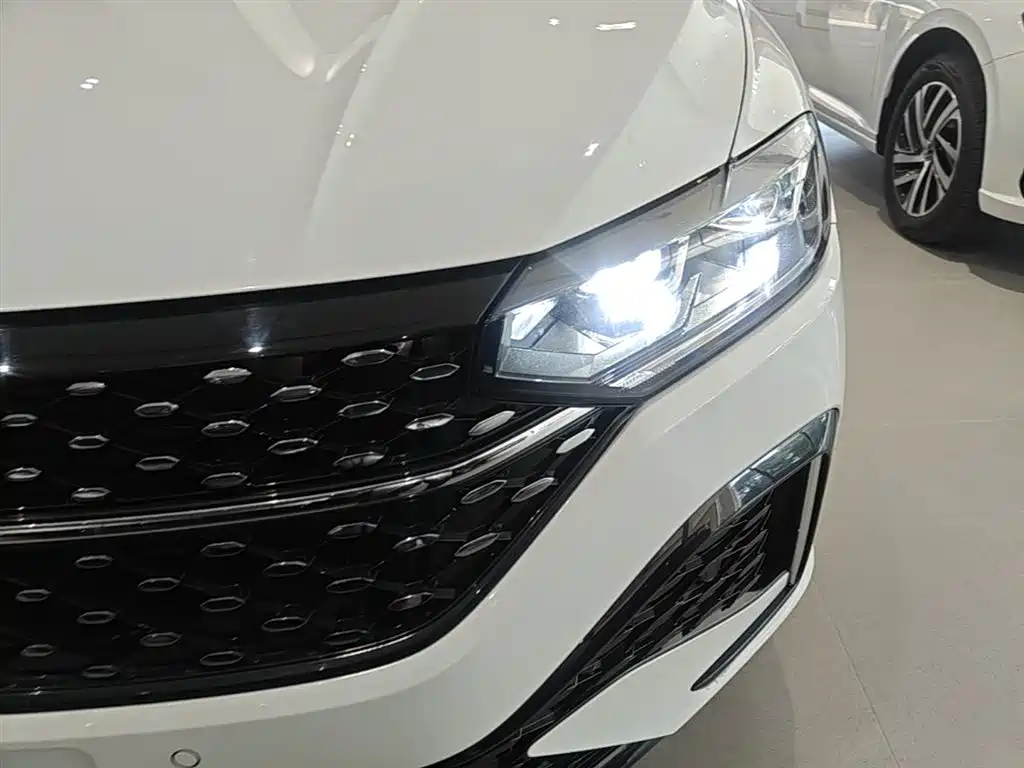 Volkswagen Lavida 2024 Model 300TSI DSG Starlight Leading Edition фото 24