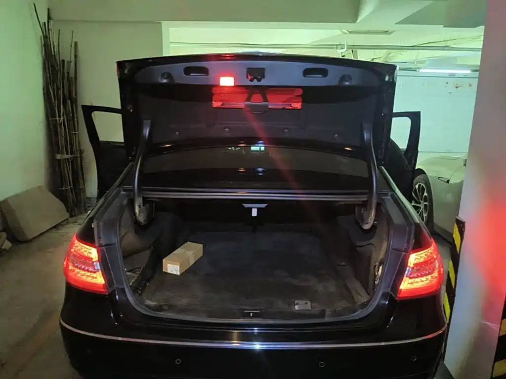 Фото 5 - Mercedes-Benz E-Class