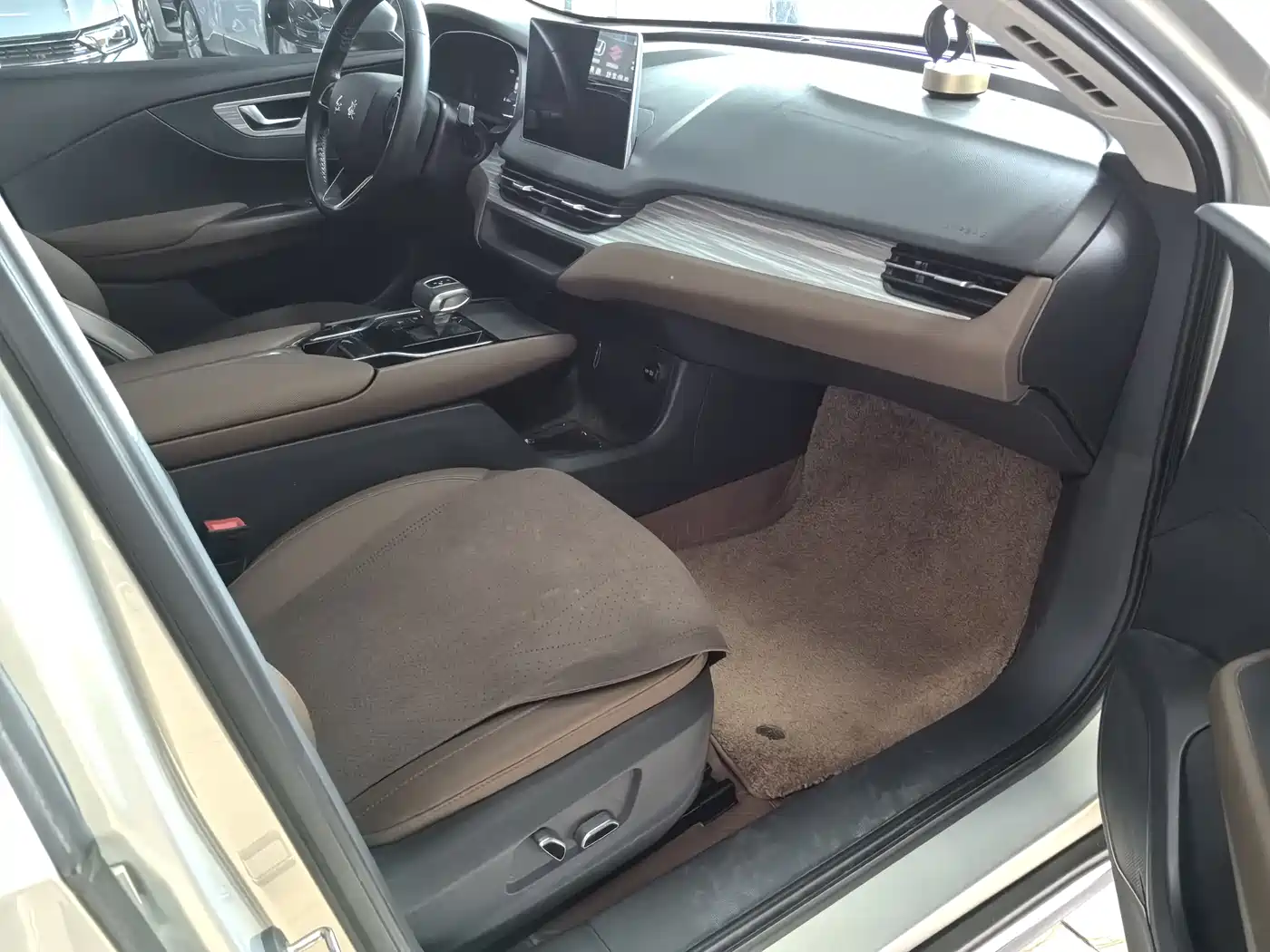 Hongqi E-QM5 2023 620km PLUS фото 11