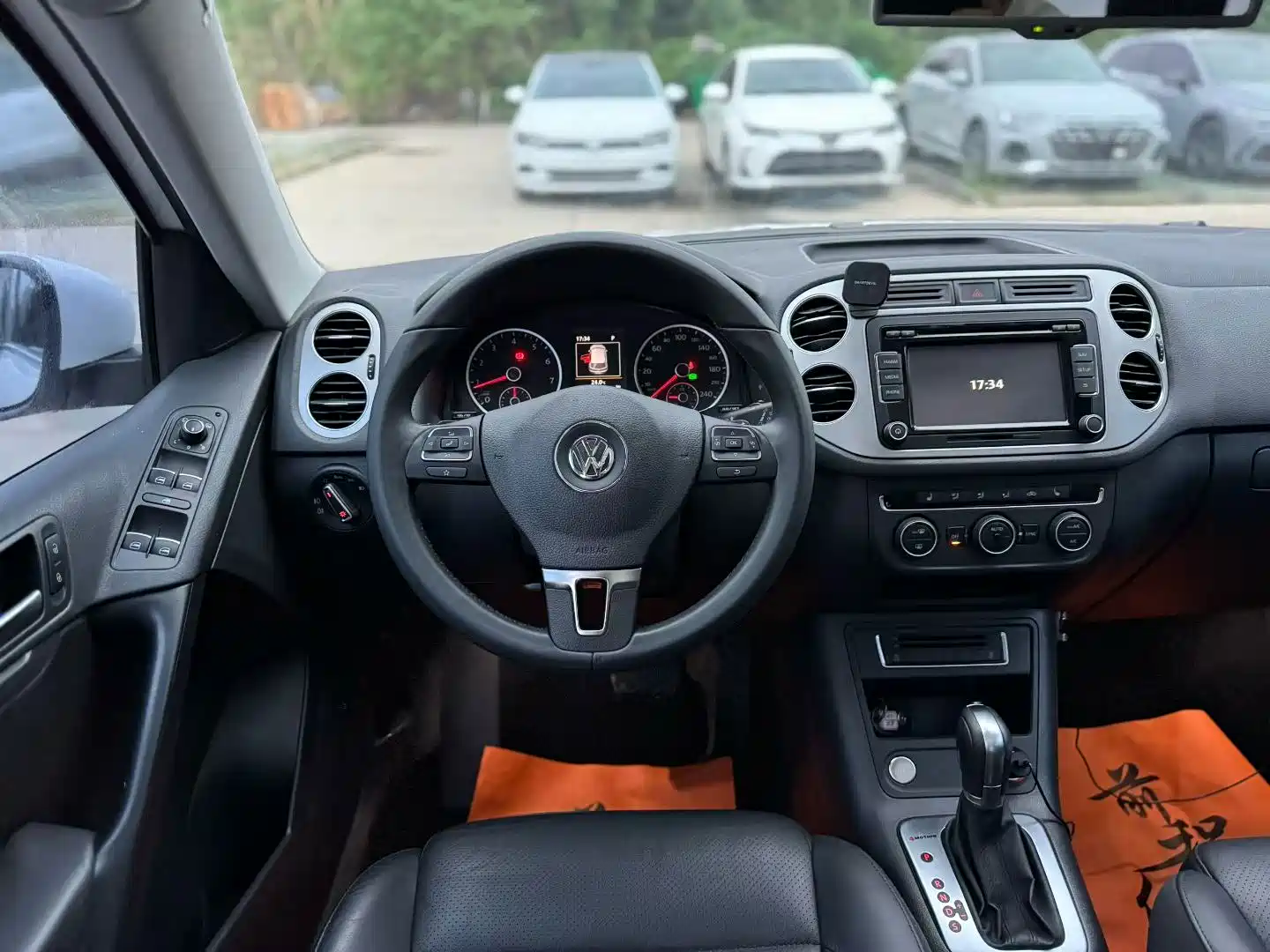 Photo 4 - Volkswagen Tiguan