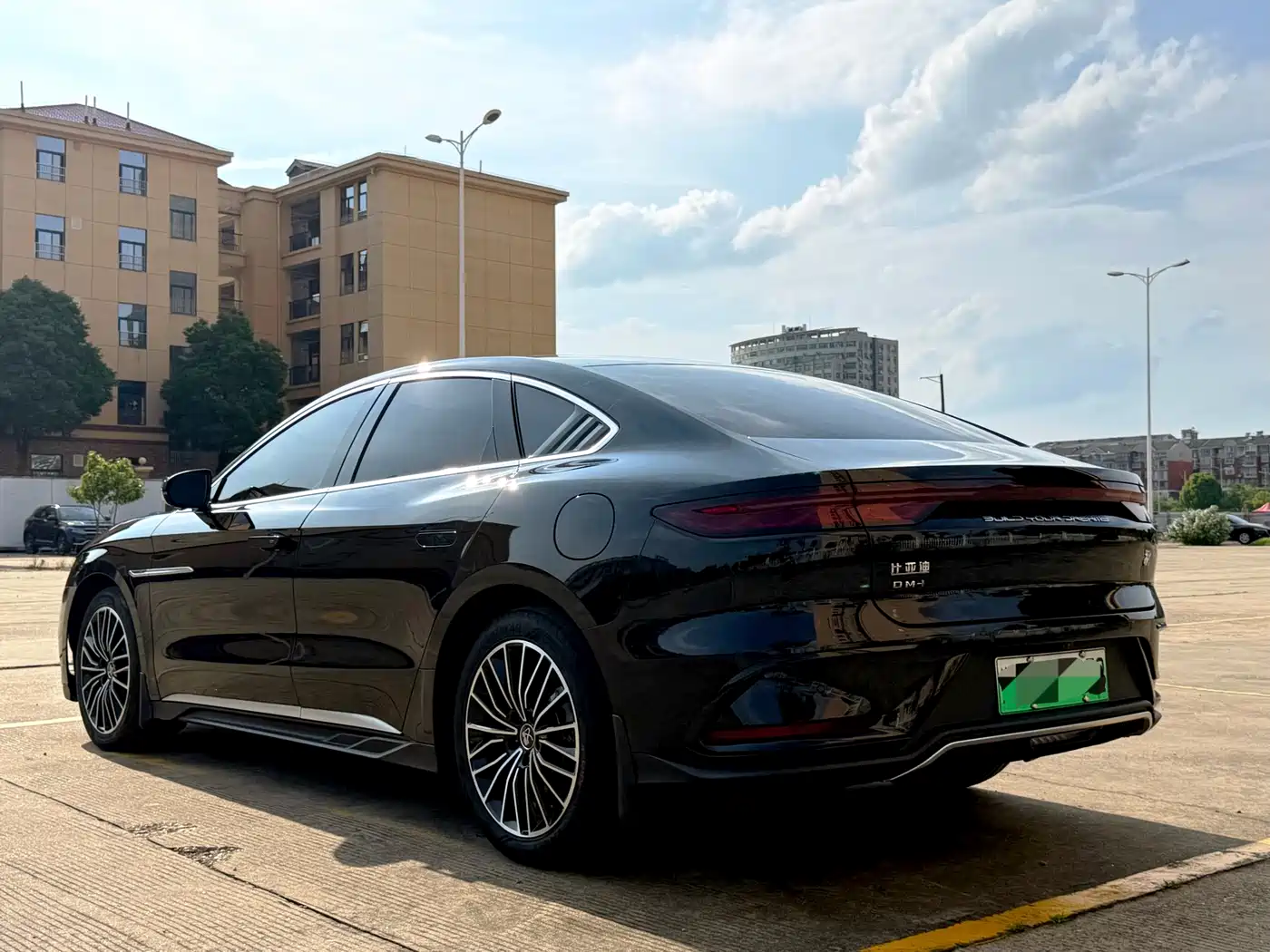 BYD Han 2024 DM-i Glory Edition 121KM Honor фото 16