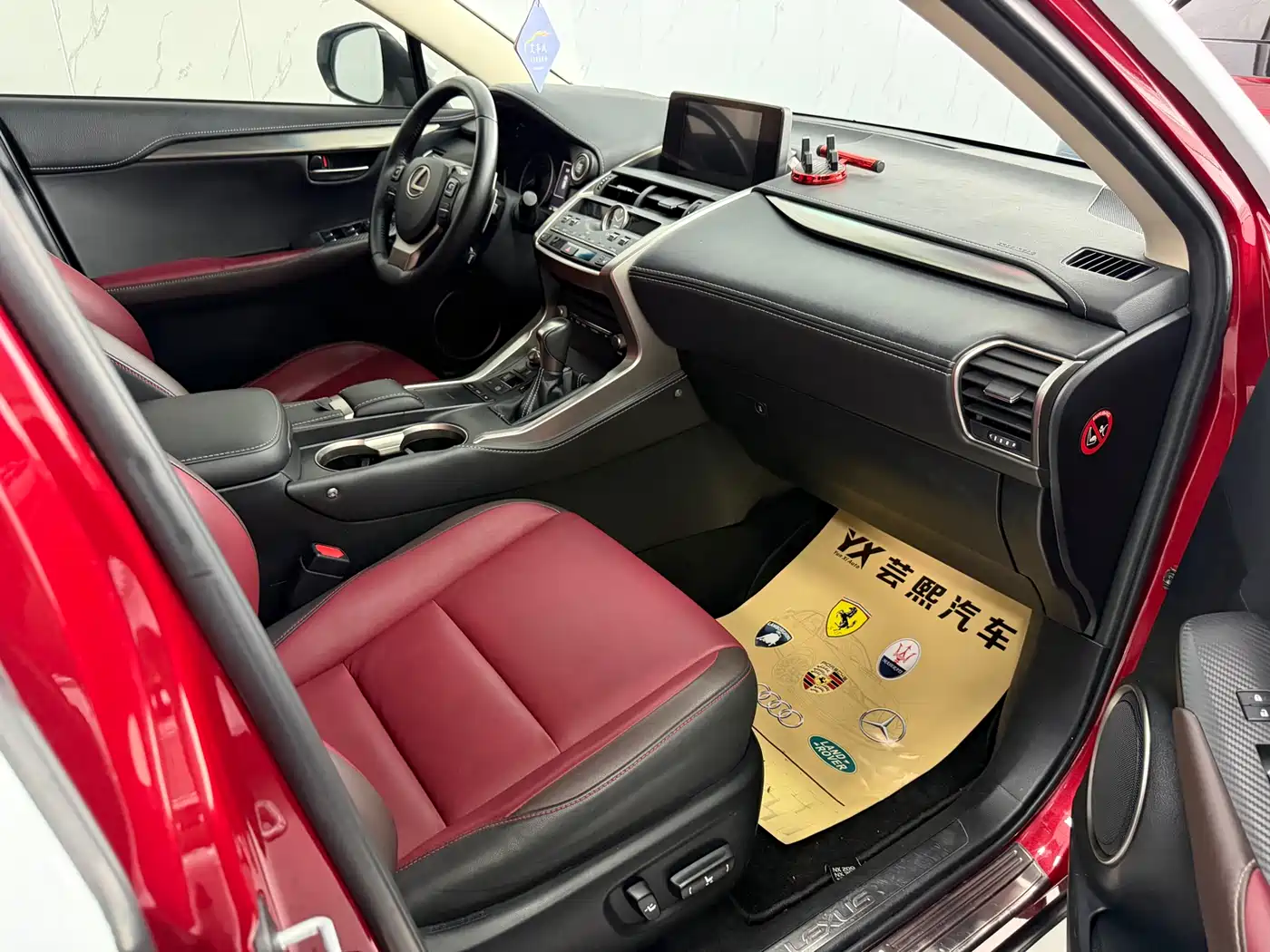 Lexus NX 2017 300 FWD Sharp Edition фото 8
