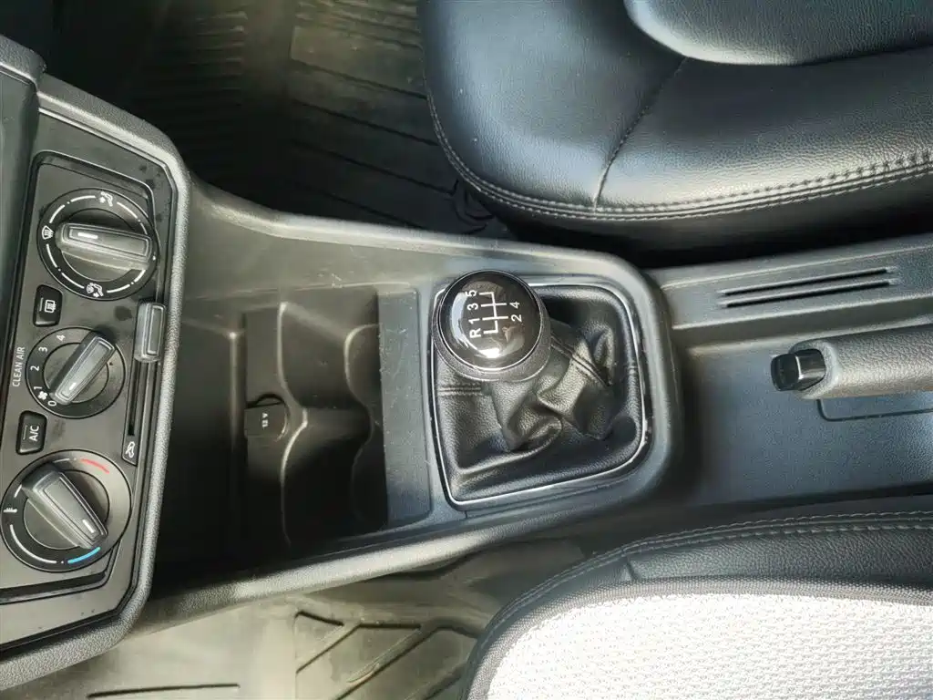 Volkswagen Santana 2016 1.6L Manual Trend Edition фото 17