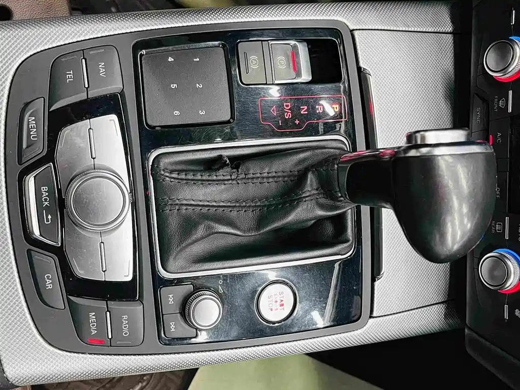 Фото 15 - Audi A6L