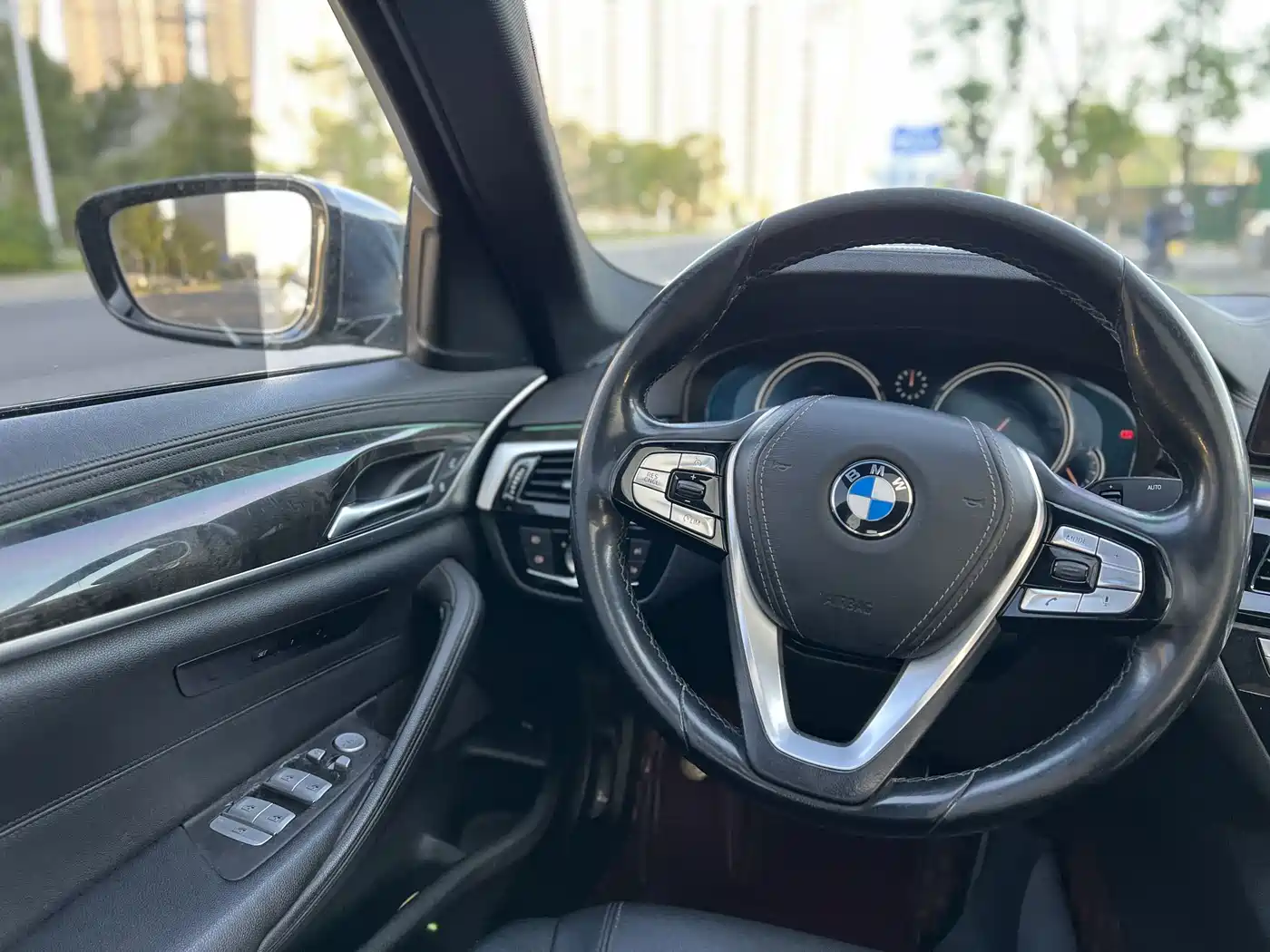 BMW 5 Series 2018 525Li M Sport Package фото 11