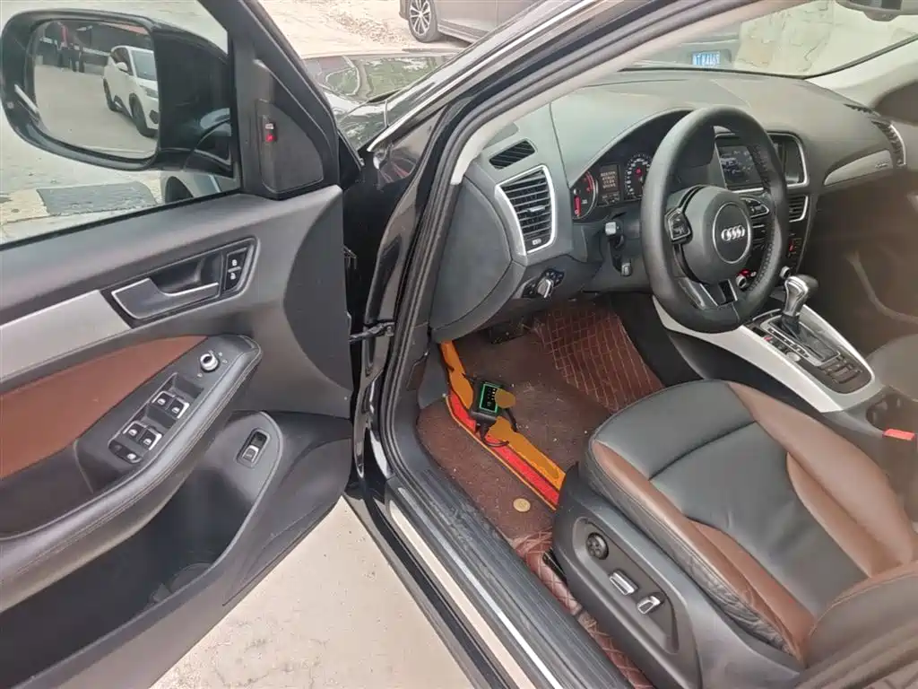 AUDI Q5