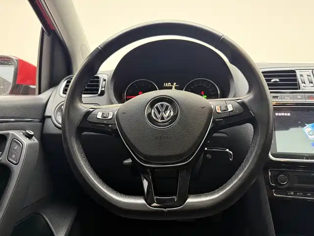 Volkswagen Polo 2018 1.5L Automatic Luxury фото 10