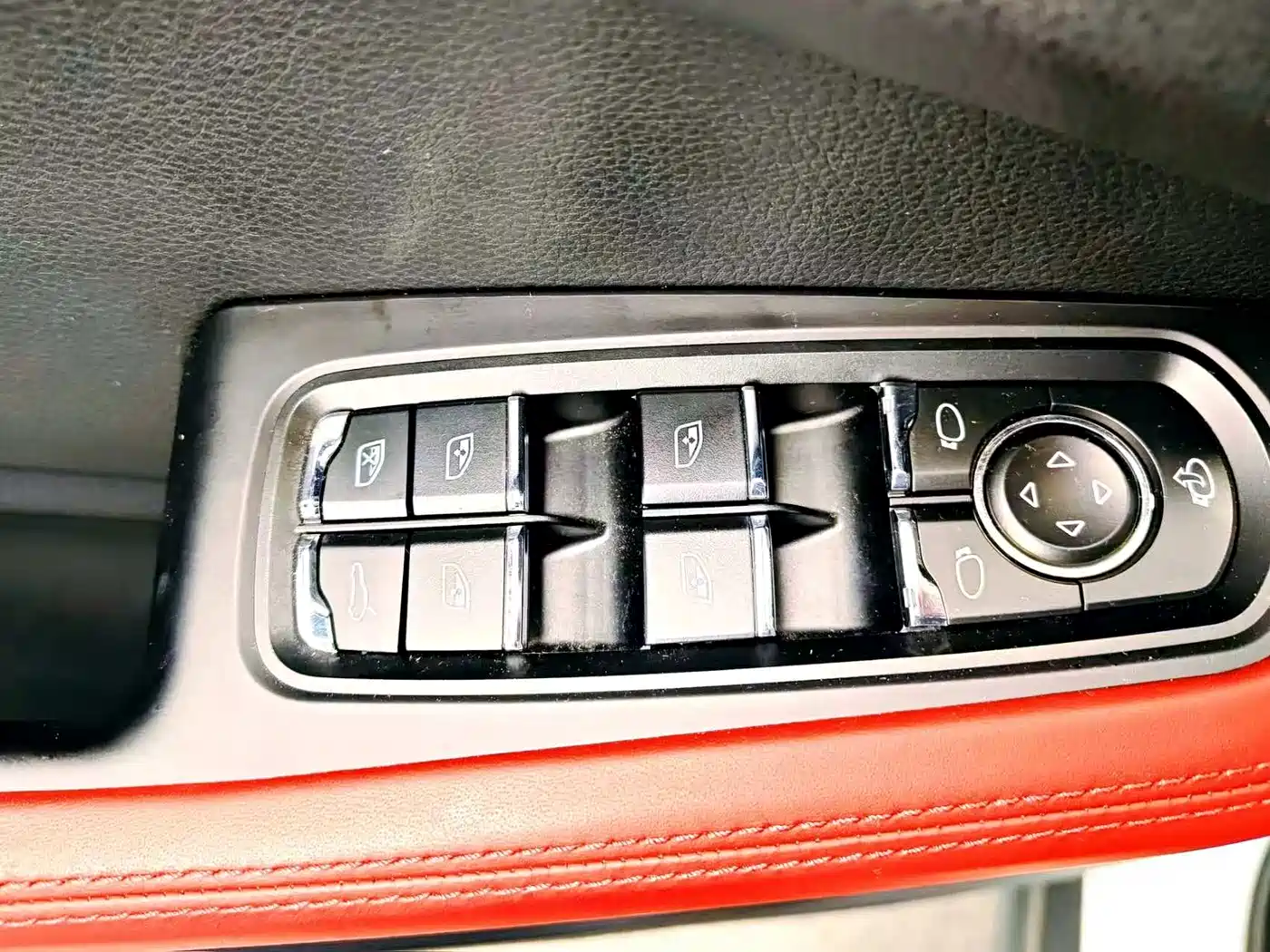 Porsche Macan 2023 Macan 2.0T фото 17
