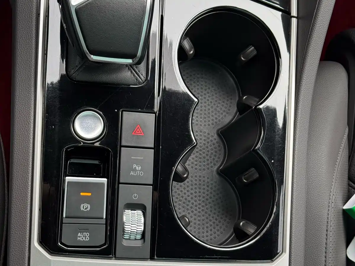 Фото 27 - Volkswagen Touareg