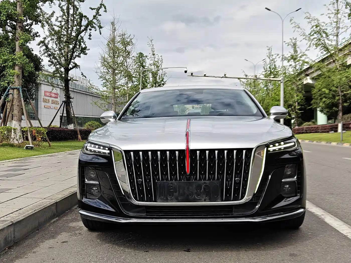 Hongqi H5 2023 1.5T HEV Smart Connect Leader Edition фото 2