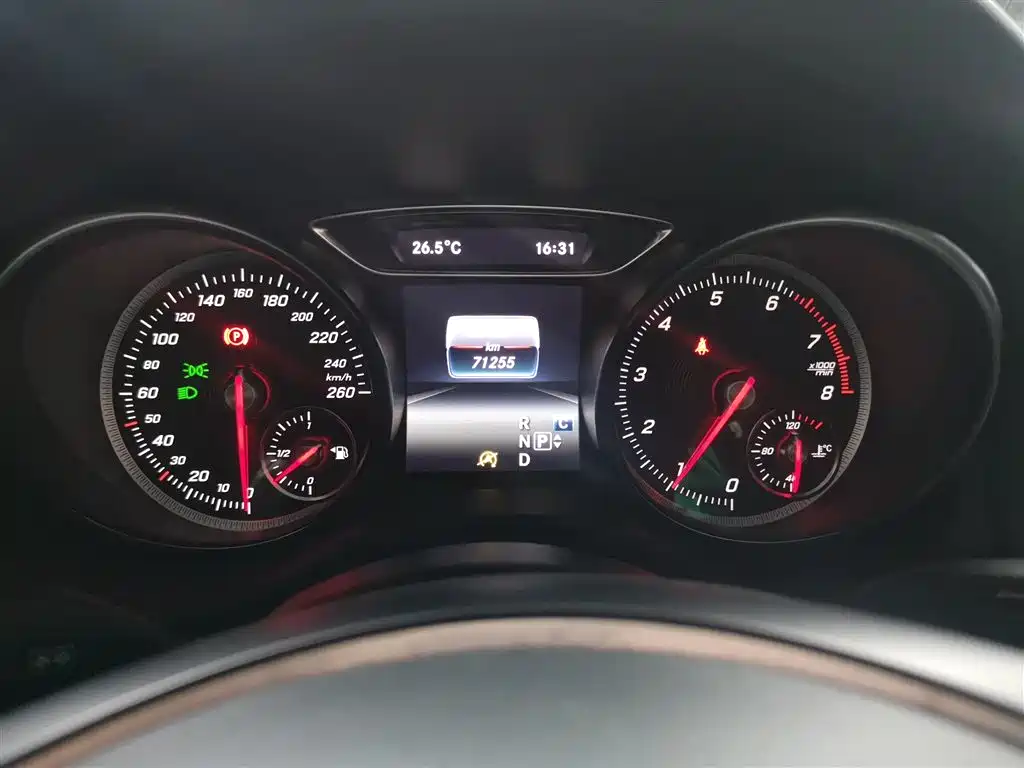 Mercedes-Benz GLA 2017 GLA 220 4MATIC Fashion фото 12