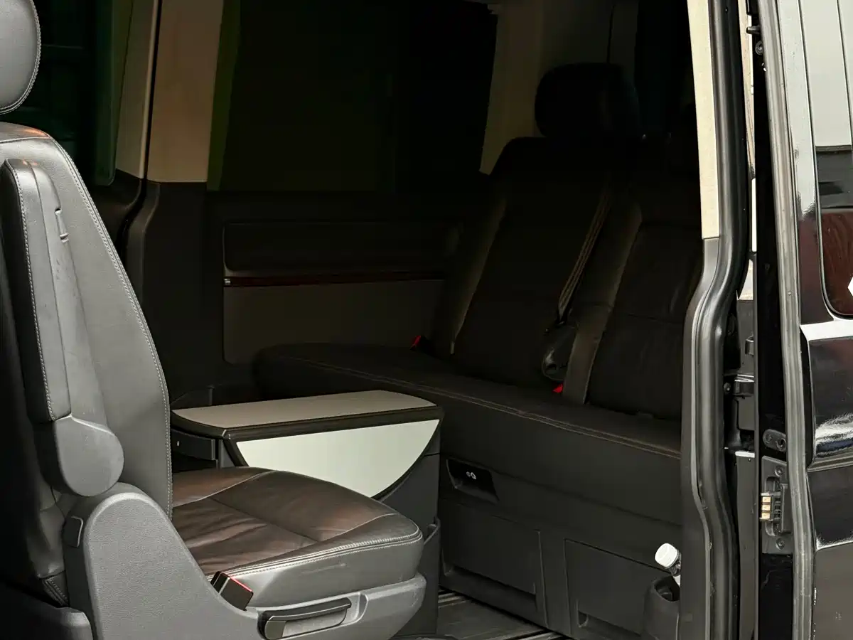 Volkswagen Multivan 2012 2.0TSI 2WD Luxury Edition фото 5
