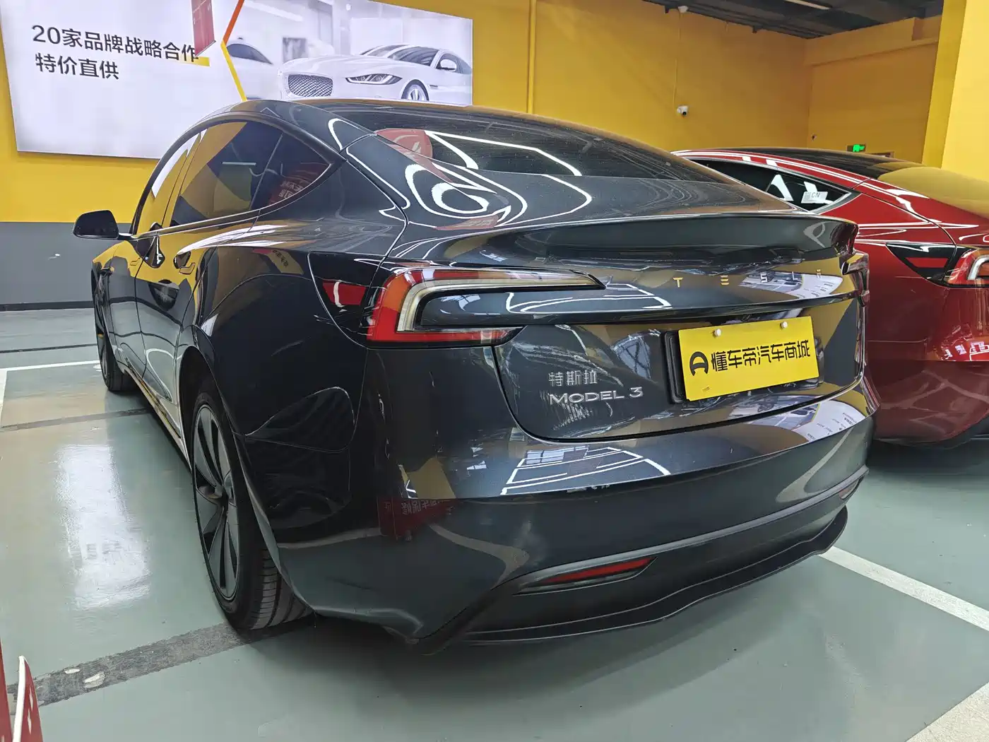 TESLA MODEL 3