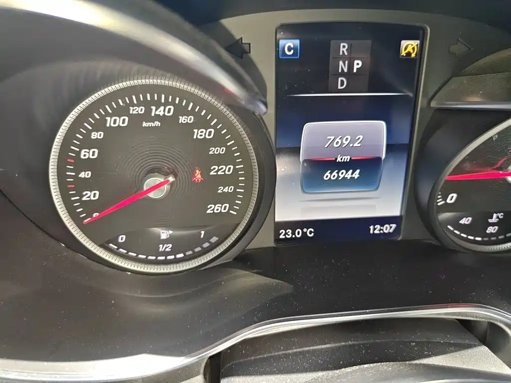 Mercedes-Benz GLC Coupe 2017 GLC 260 4MATIC Coupe SUV фото 5
