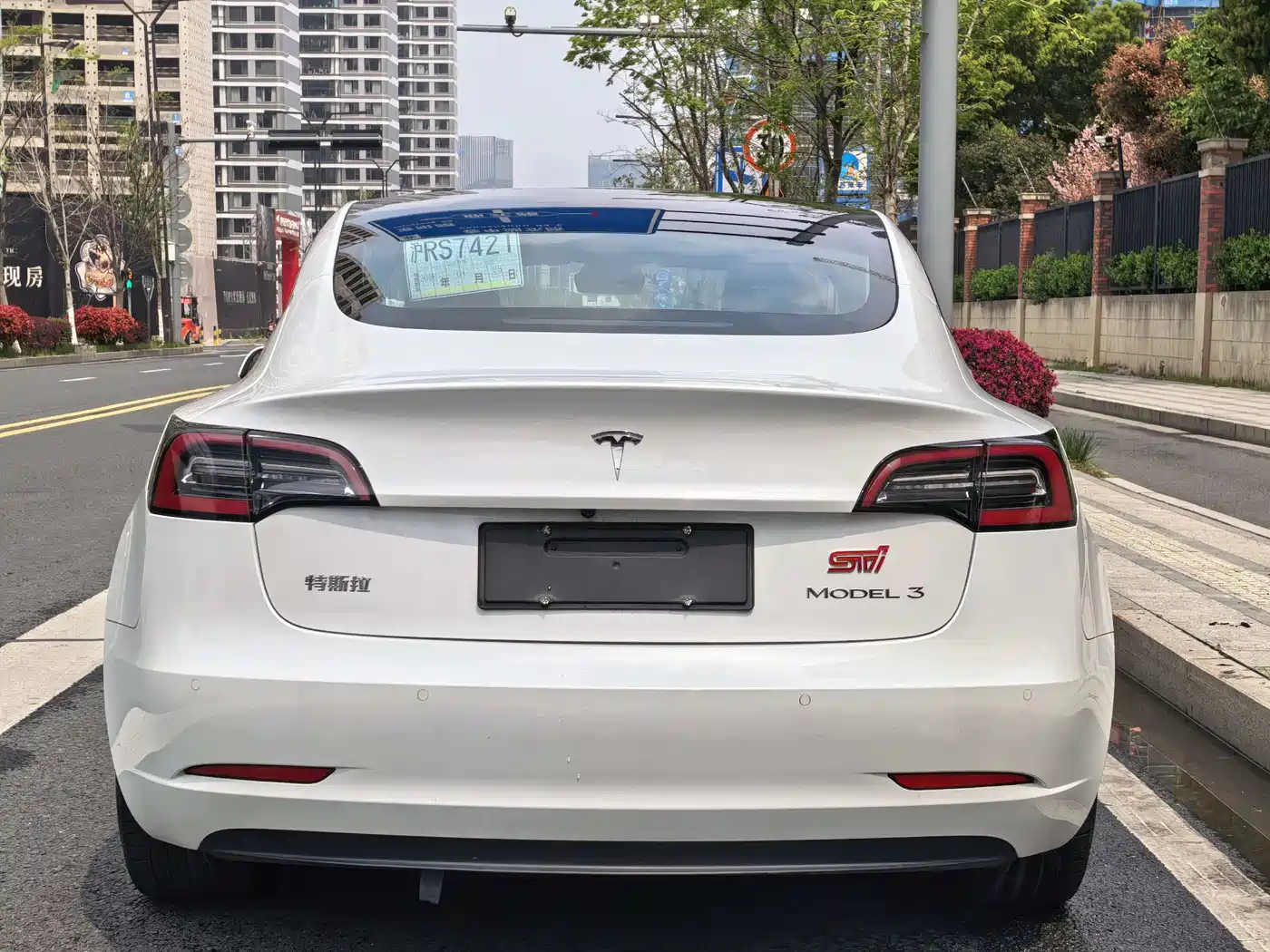TESLA MODEL 3