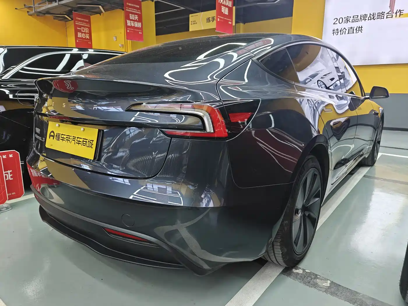 TESLA MODEL 3