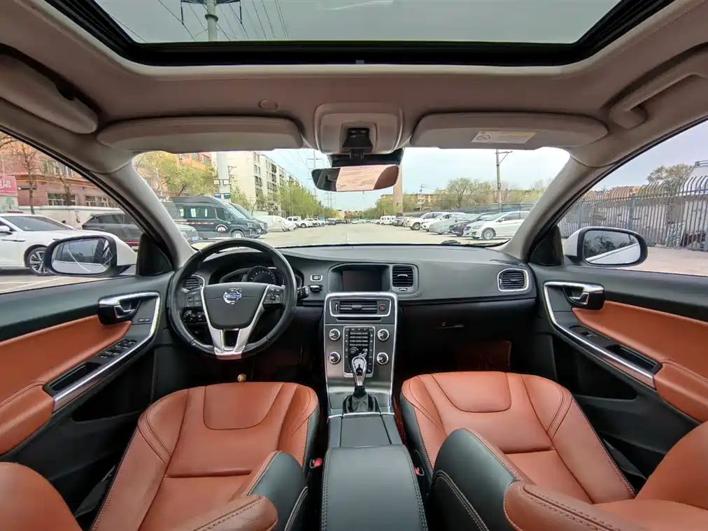 Фото 9 - Volvo V60