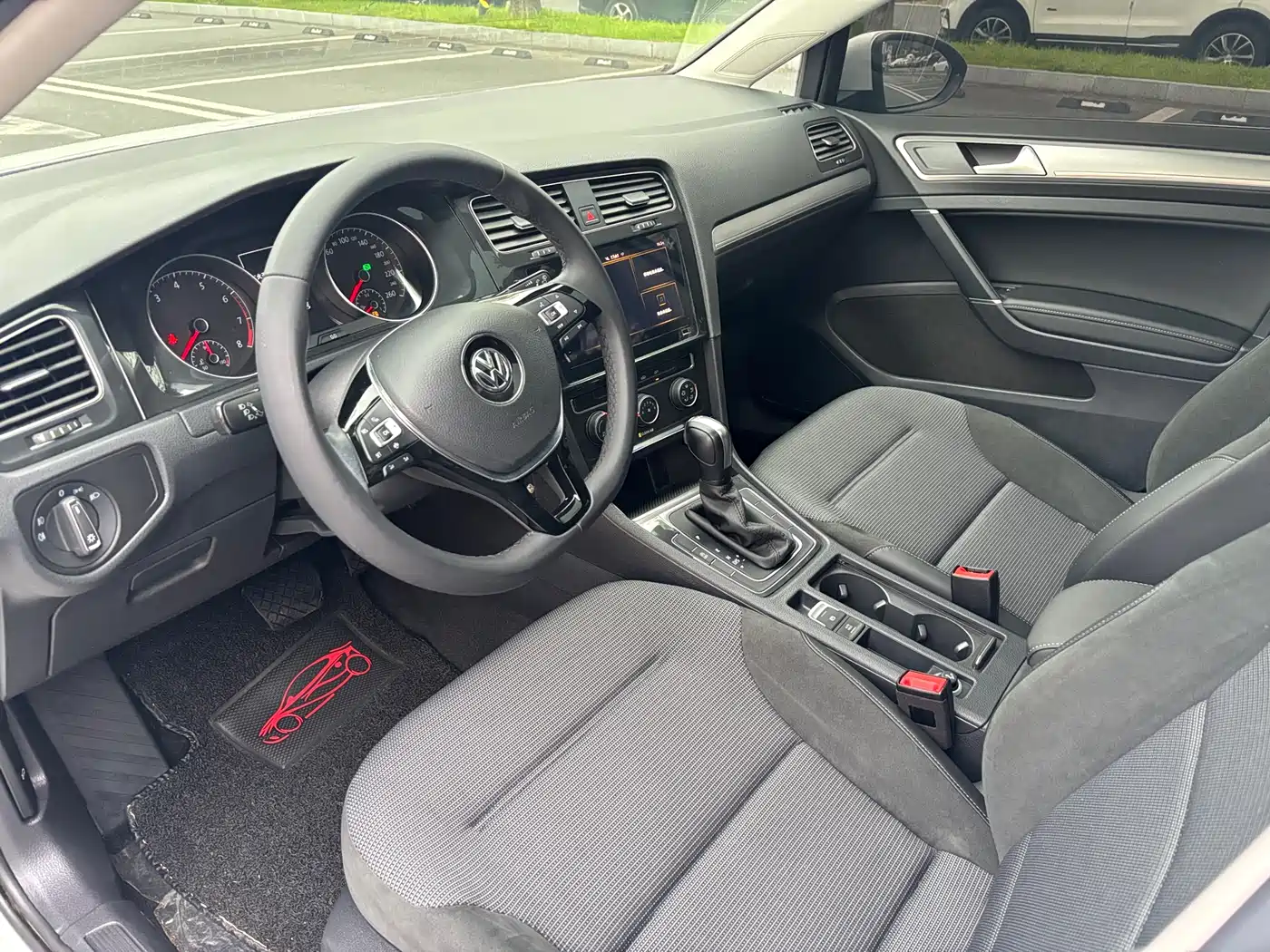 Volkswagen Golf 2020 280TSI DSG Luxury фото 6