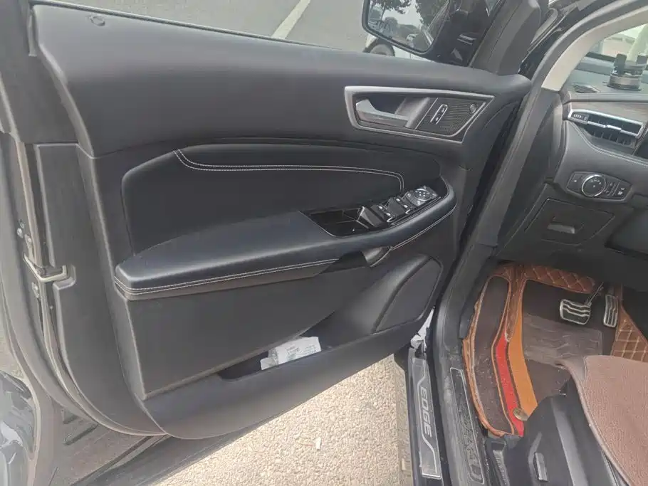 Фото 7 - Ford Edge
