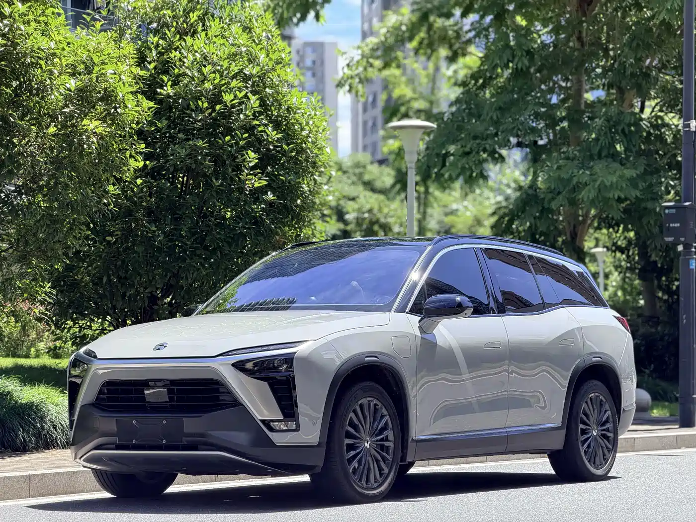 NIO ES8 2022 75kWh 7-Seater Edition