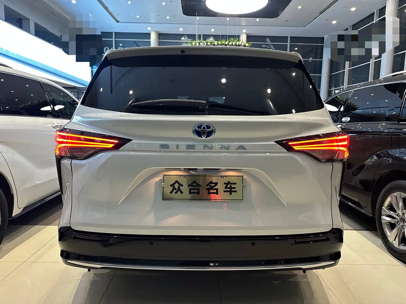 Toyota Sienna 2021 2.5L Hybrid Premium Edition фото 5