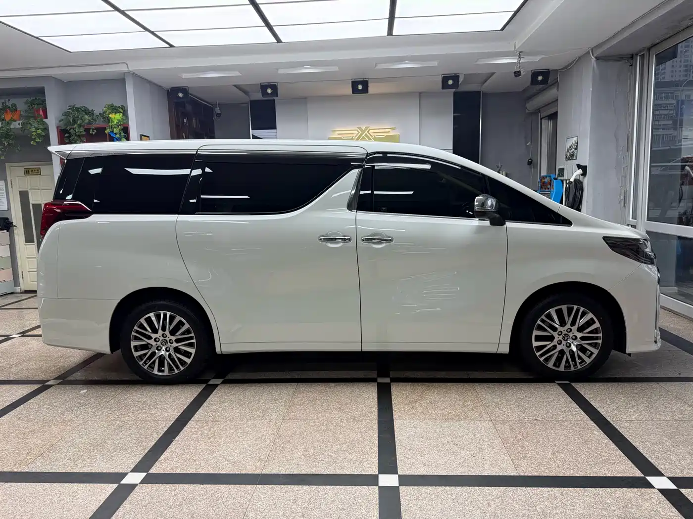 Toyota Alphard 2018 3.5L Premium фото 4