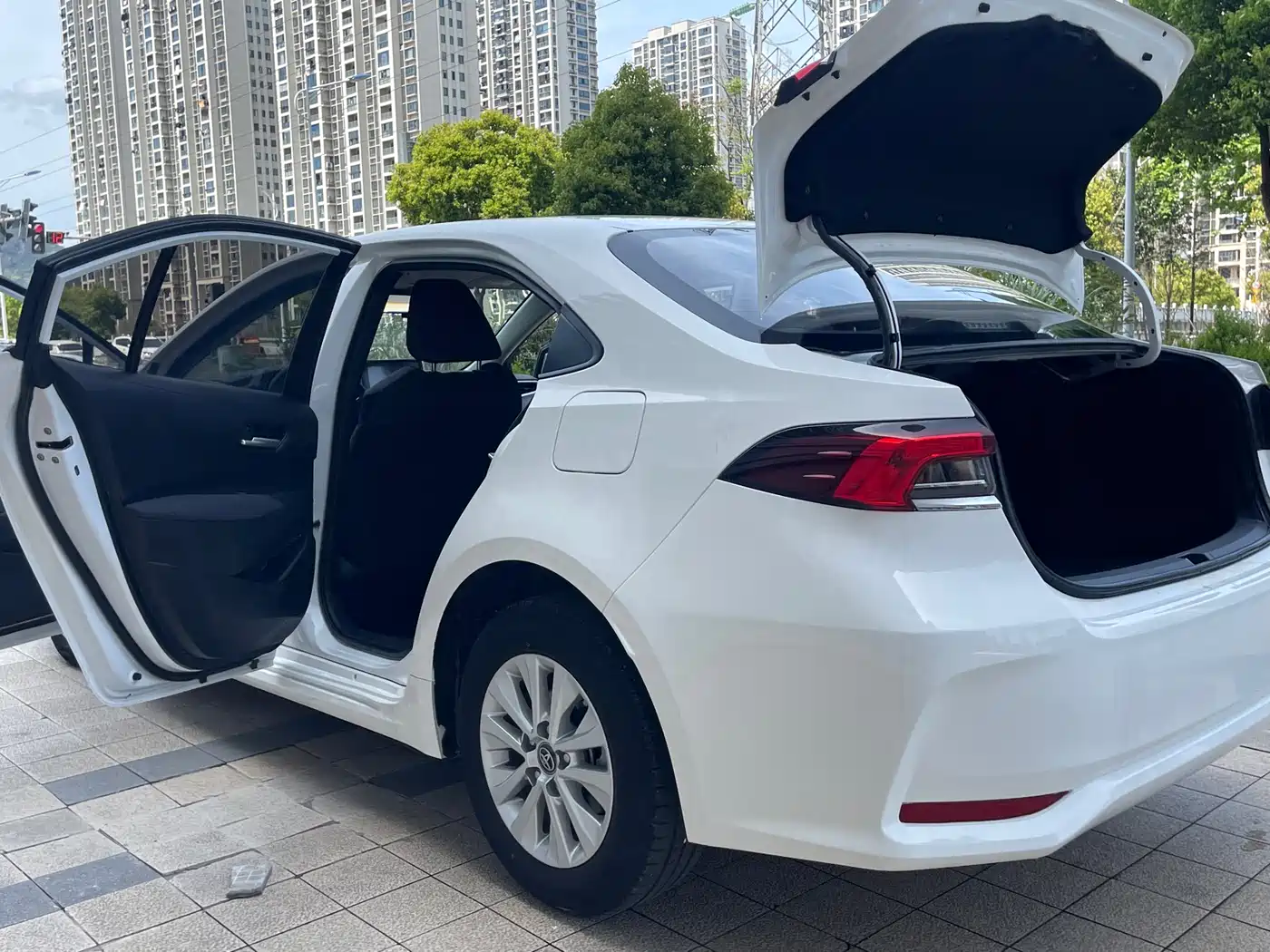 Toyota Corolla 2023 1.2T Pioneer Edition фото 16