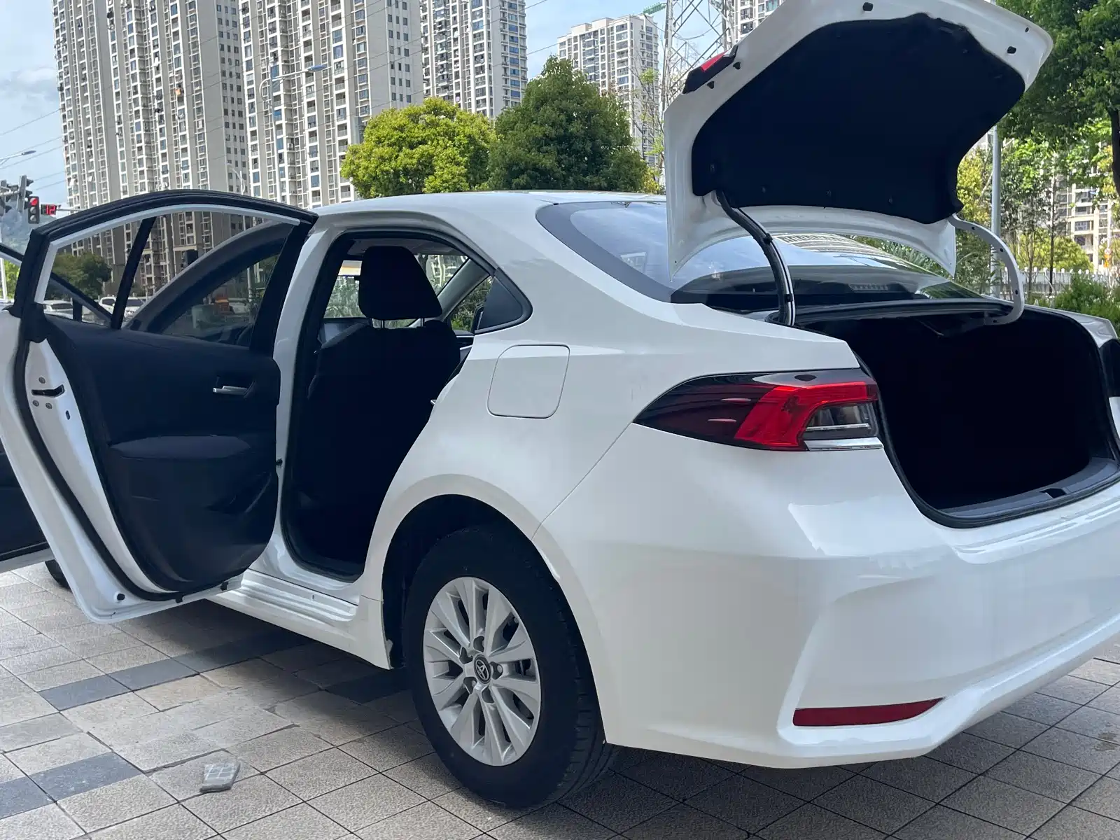Photo 16 - Toyota Corolla