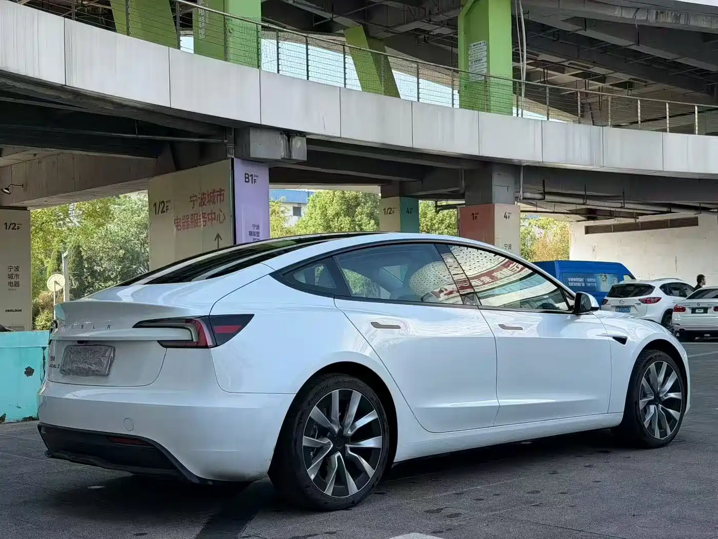 TESLA MODEL 3