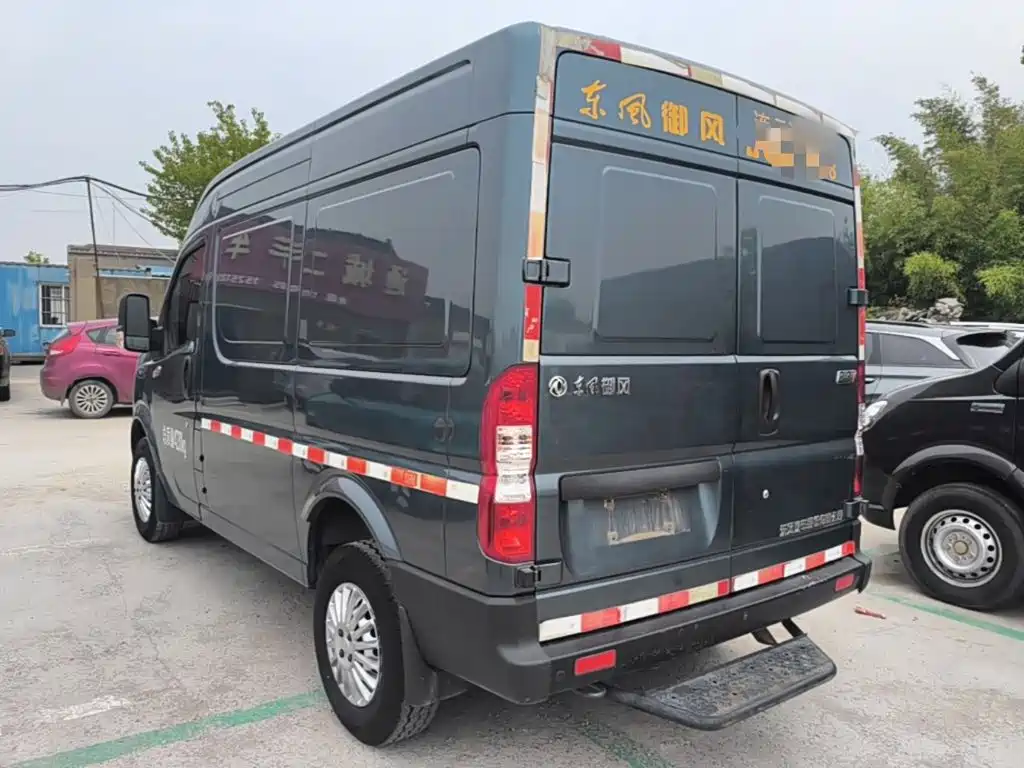 Dongfeng Yufeng Yufeng 2024 2023 V9+ 2.3T Manual FWD Van Short Wheelbase Medium Roof 3 Seater