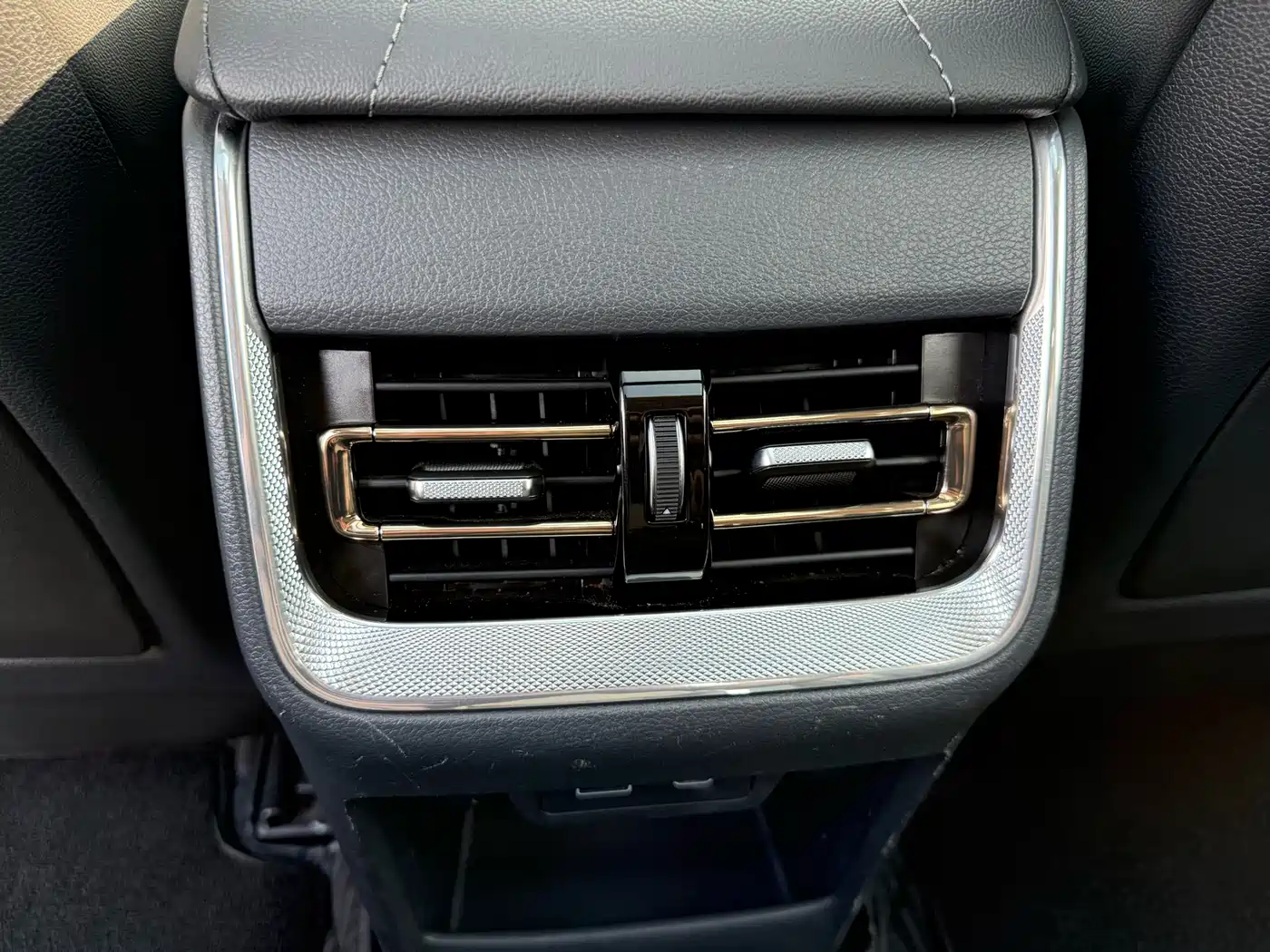 Hongqi H5 2023 2.0T Auto Smart Connect Flag Comfort фото 13