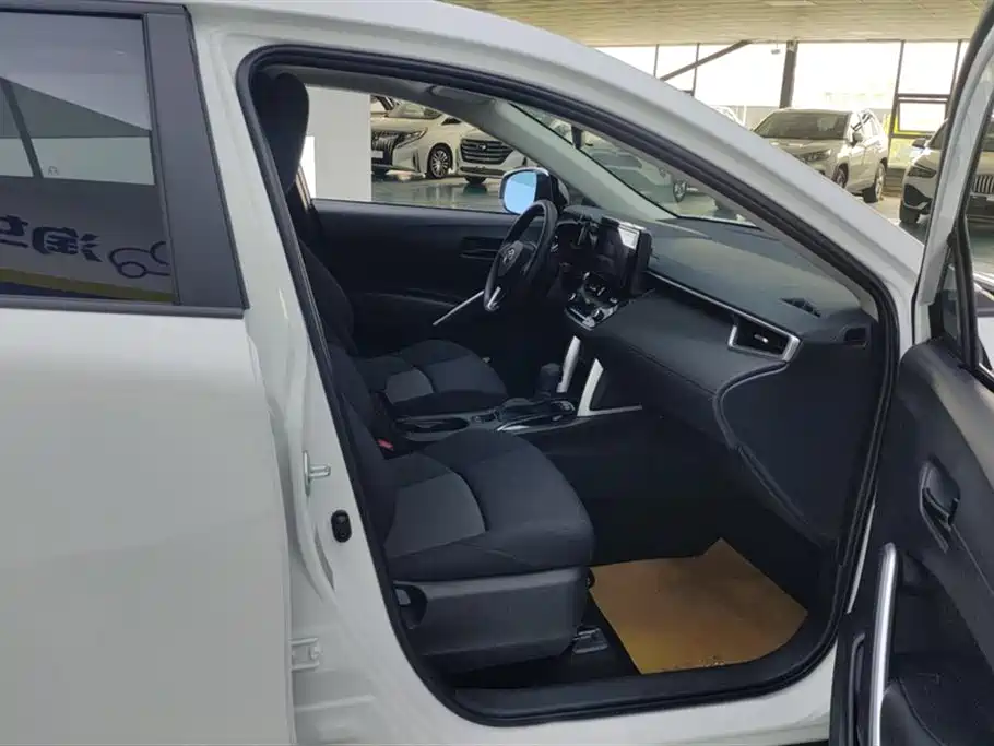Toyota Frontlander 2022 2.0L CVT Leading Edition фото 8