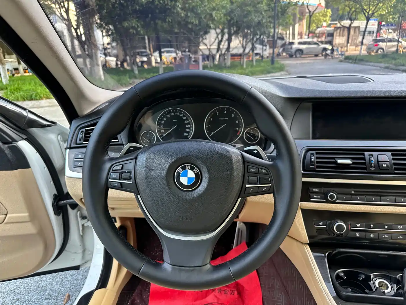 BMW 5 Series 2011 535Li Luxury фото 16