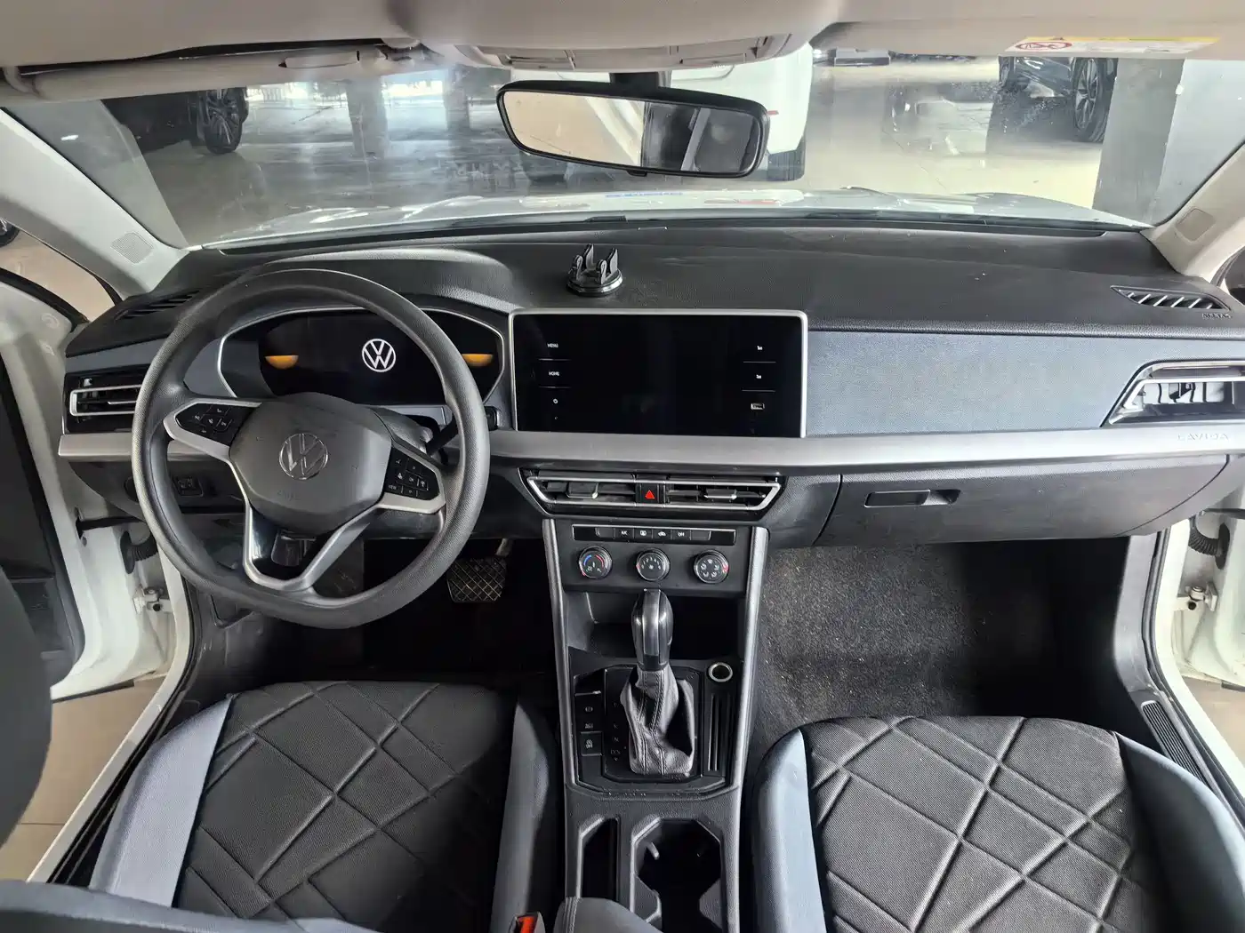 Volkswagen Lavida 2023 Facelift 1.5L Auto Comfort Edition фото 6
