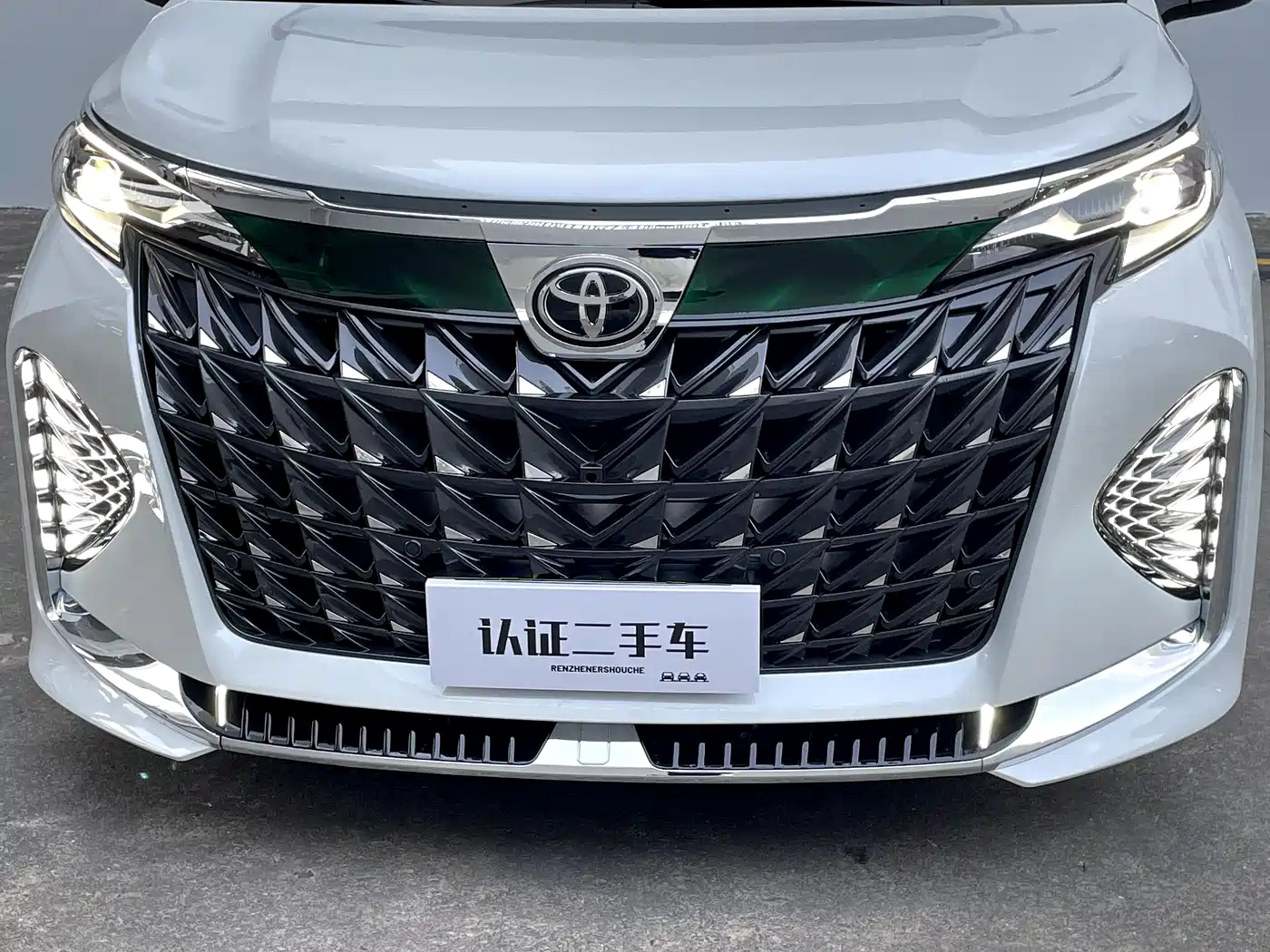 Toyota Sienna 2024 2.5L Hybrid Comfort Edition фото 31