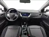 Photo 2 - Hyundai Verna