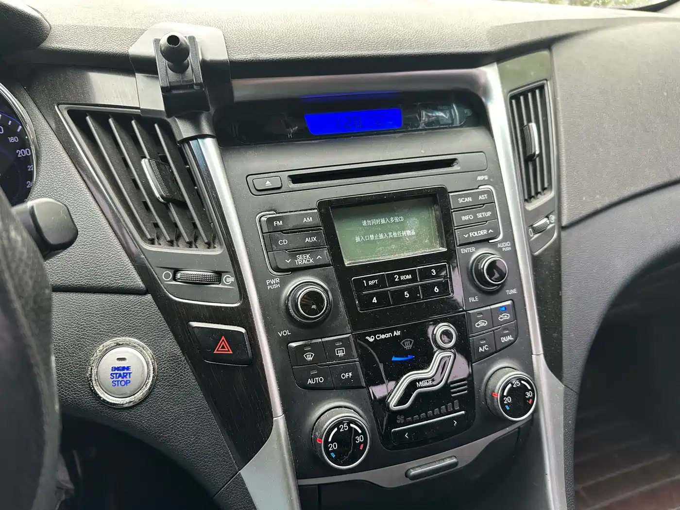Hyundai Sonata 2013 2.4L Automatic Luxury Edition (China IV) фото 17