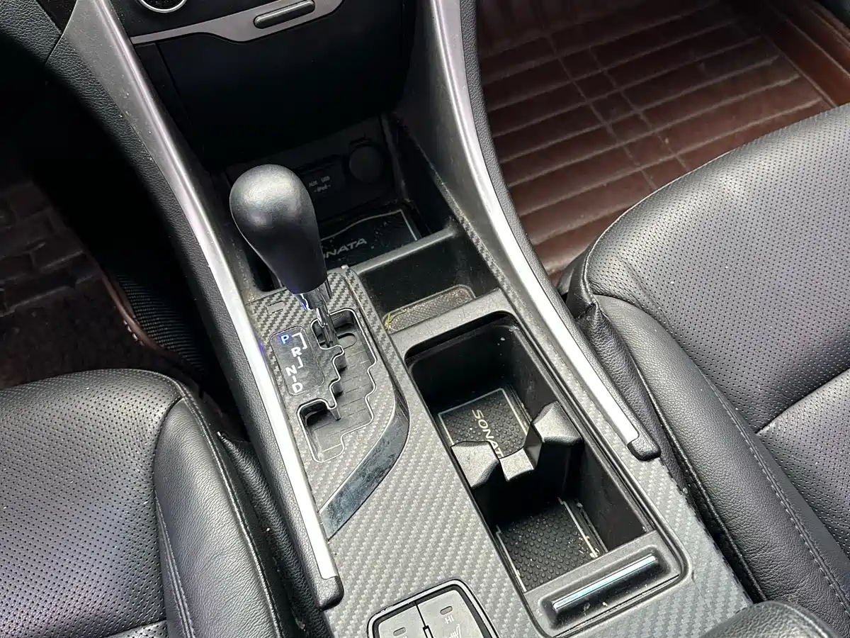 Hyundai Sonata 2013 2.4L Automatic Luxury Edition (China IV) фото 18