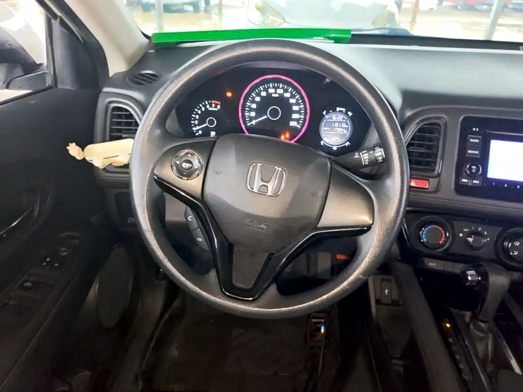 Фото 11 - Honda Vezel