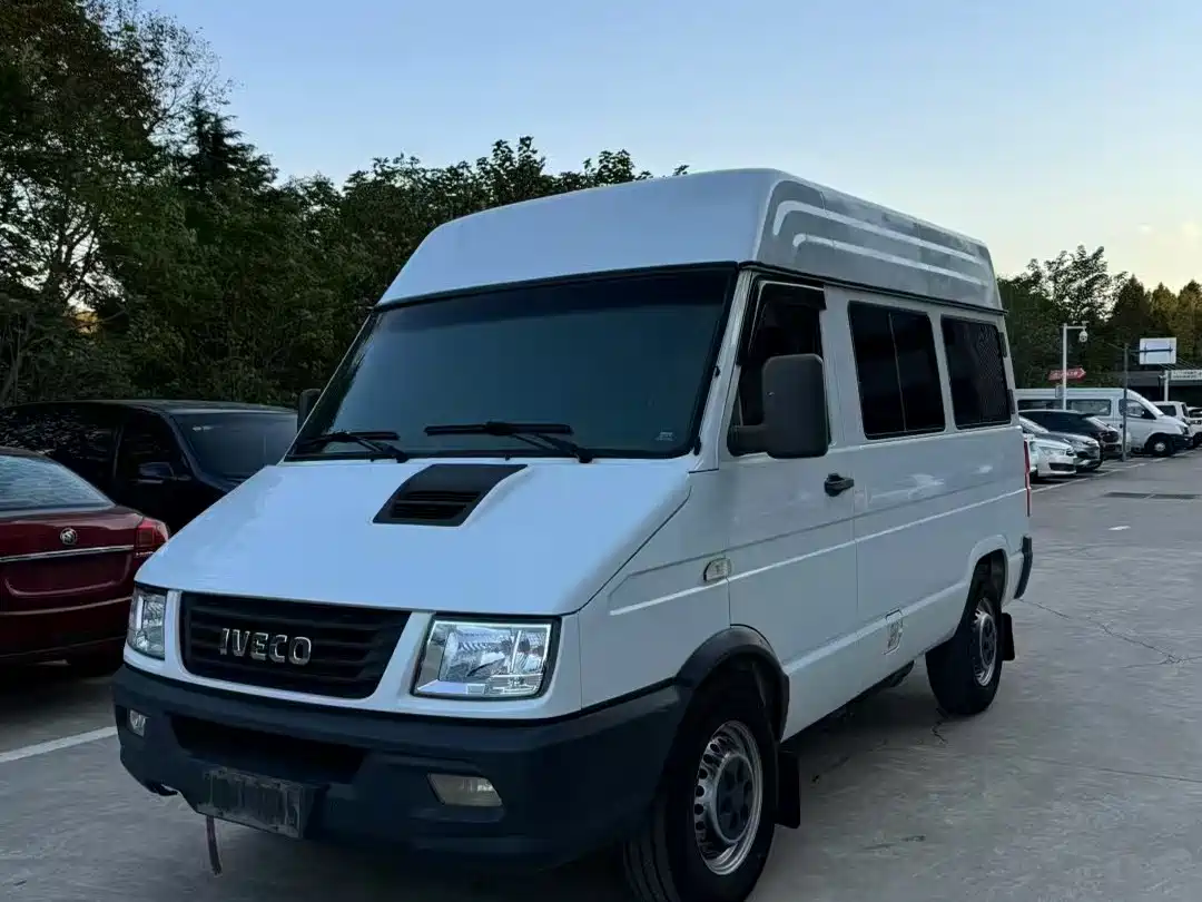 Iveco Daily 2017 2017 Model 2.5T A35 Bus 5-7 Seats 47Z5