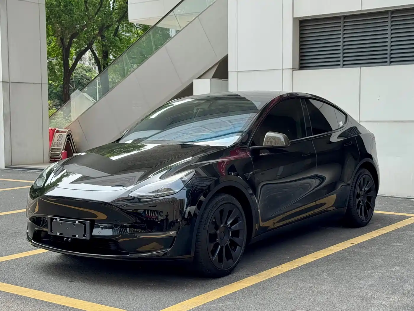 TESLA MODEL Y