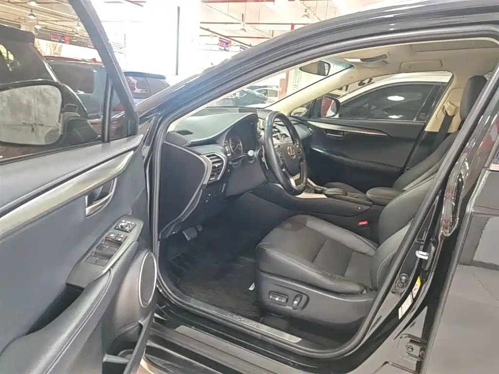 Lexus NX 2015 200t AWD F Sport фото 16