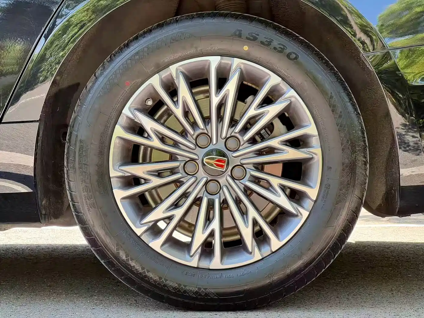 Hongqi H5 2024 1.5T HEV Smart Connect Flag Rhythm Edition фото 10