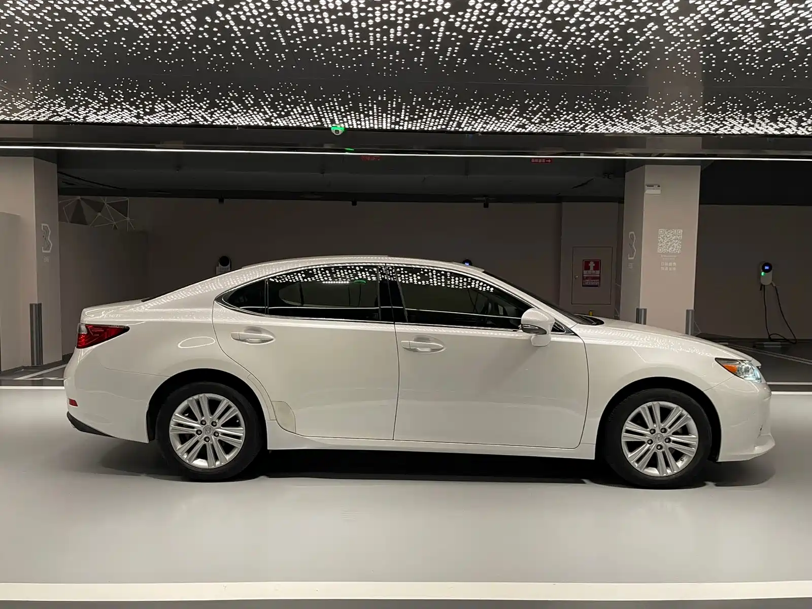 Фото 7 - Lexus ES