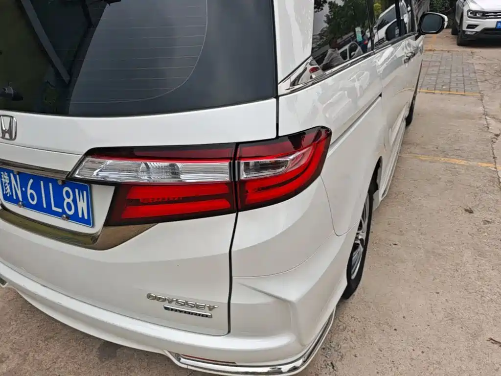 Фото 8 - Honda Odyssey